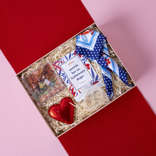 Işıltılı Hediye Kutusu | Tekyerde