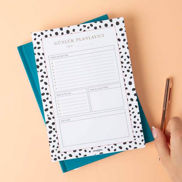 Siyah Beyaz Günlük Planlayıcı Defter | Tekyerde